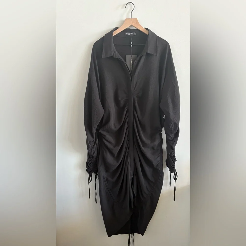 Pretty Little Thing - Black Textured Ruched Shirt Dress - Picture 2 of 5
